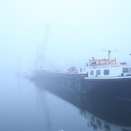 Schiffshotel "Schlafen Im Hafen" Hamburg-Harburg Exteriör bild