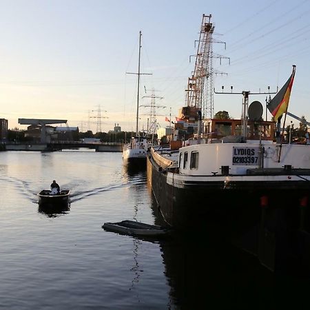 Schiffshotel "Schlafen Im Hafen" Hamburg-Harburg Exteriör bild