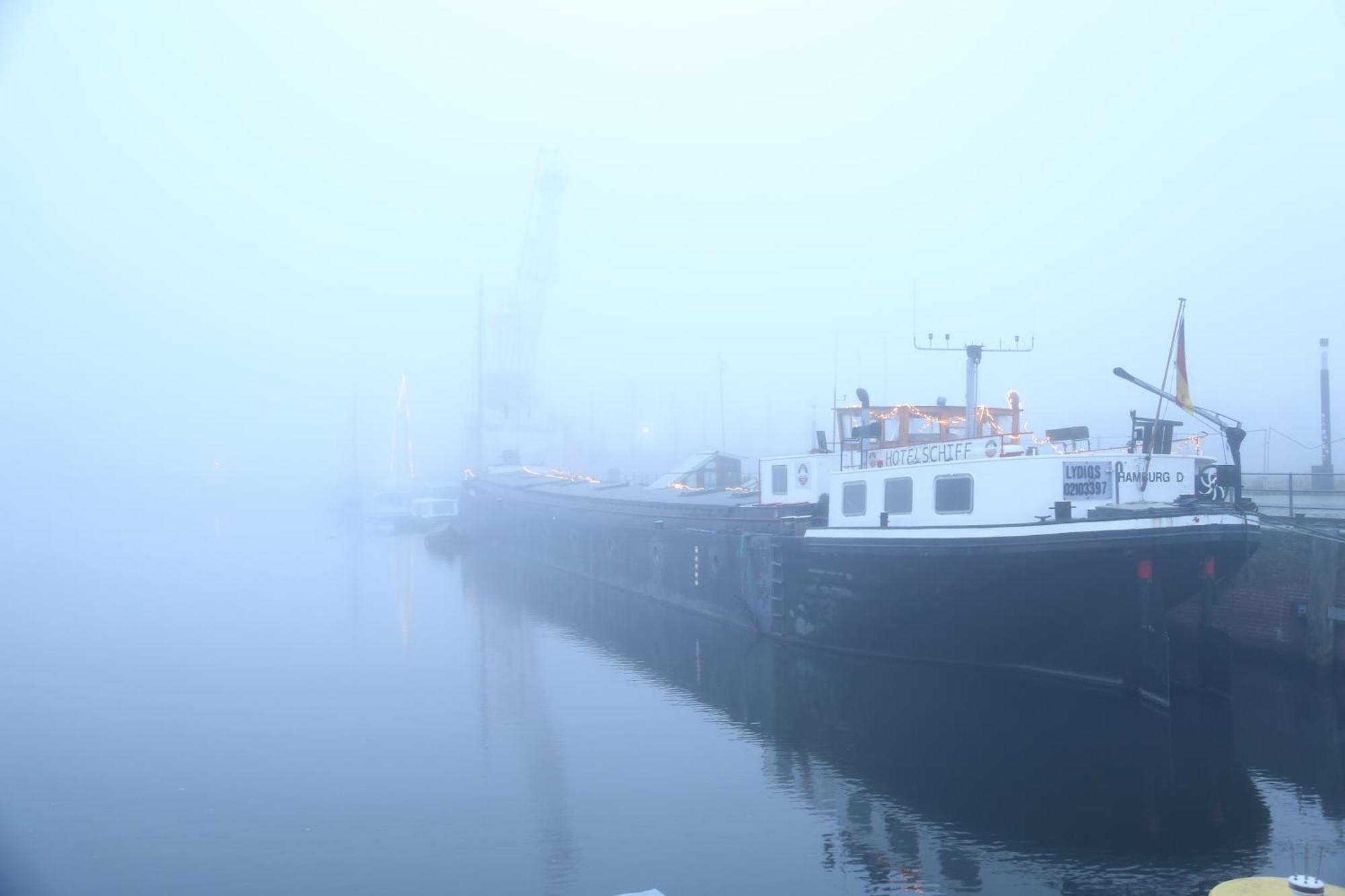 Schiffshotel "Schlafen Im Hafen" Hamburg-Harburg Exteriör bild