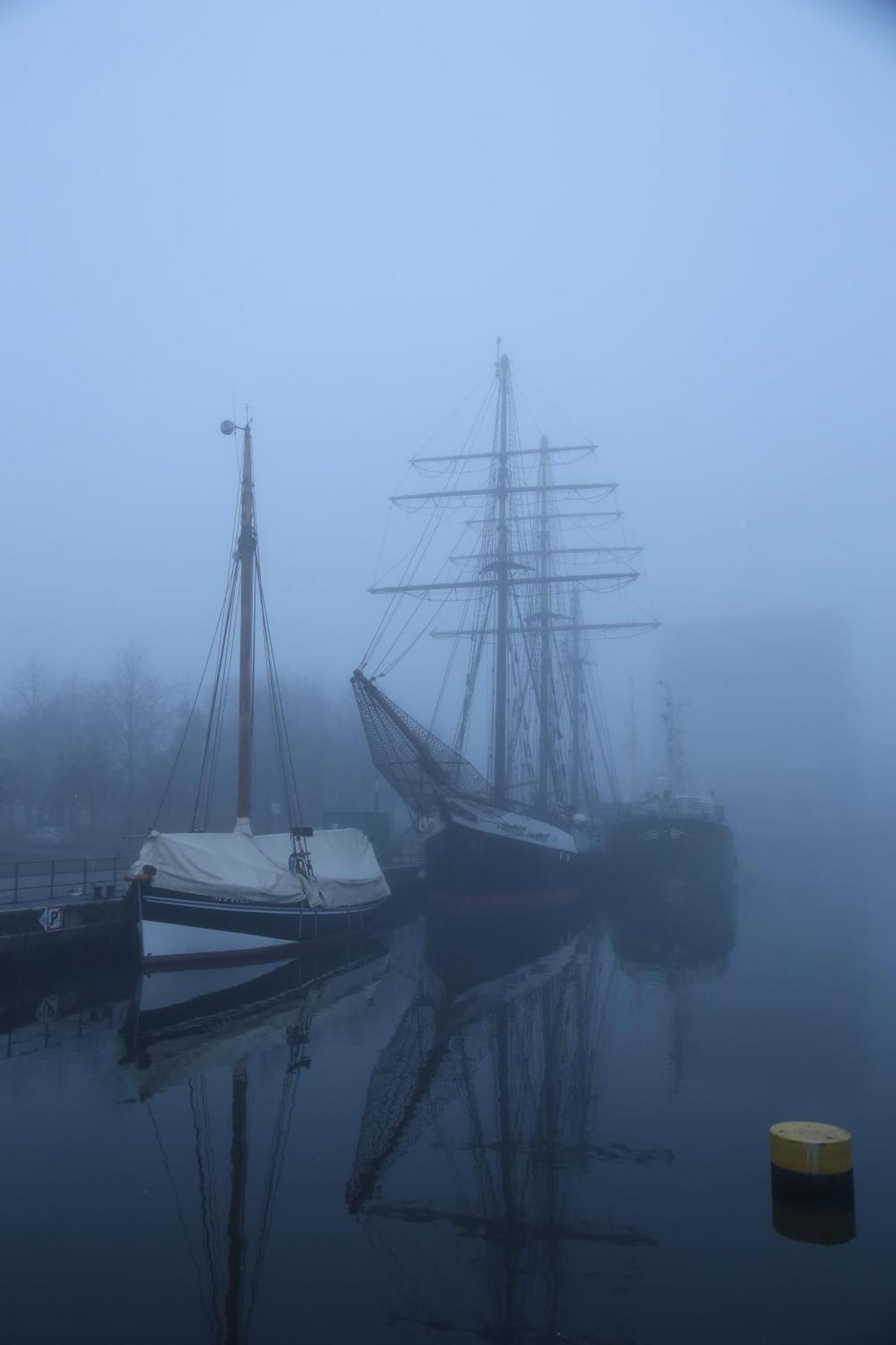 Schiffshotel "Schlafen Im Hafen" Hamburg-Harburg Exteriör bild