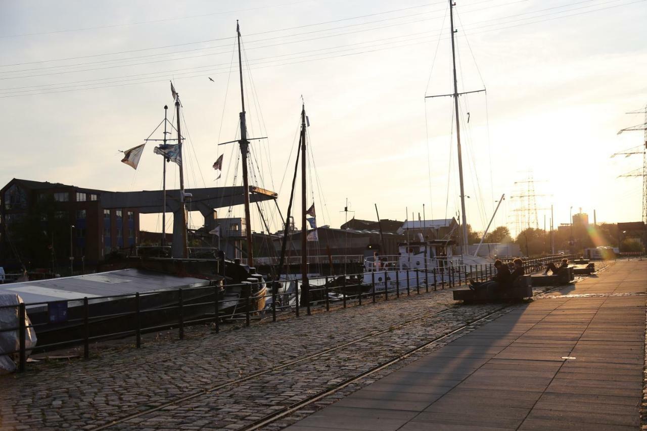 Schiffshotel "Schlafen Im Hafen" Hamburg-Harburg Exteriör bild