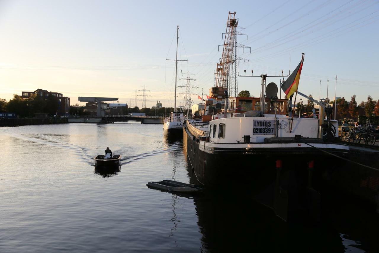 Schiffshotel "Schlafen Im Hafen" Hamburg-Harburg Exteriör bild