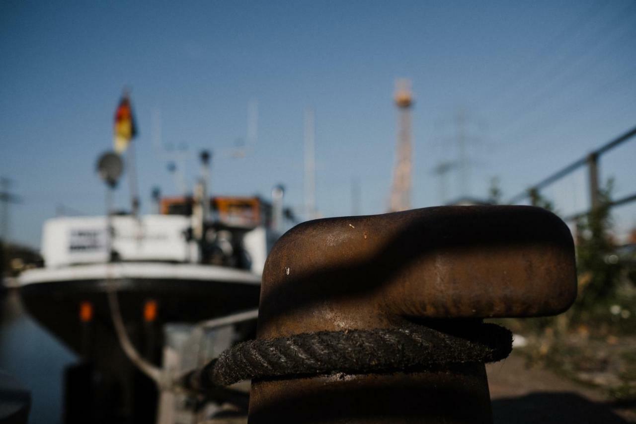Schiffshotel "Schlafen Im Hafen" Hamburg-Harburg Exteriör bild